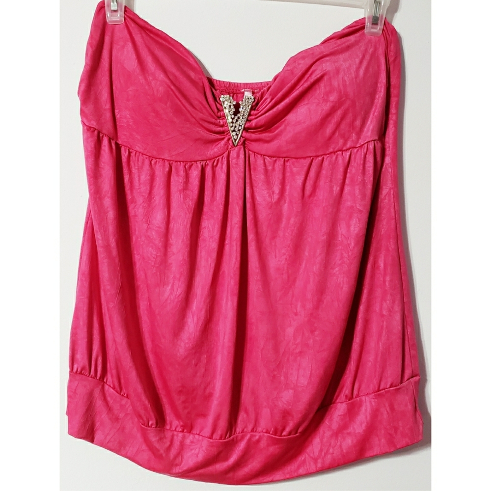 Pink strapless top with diamond brooch accent 2X